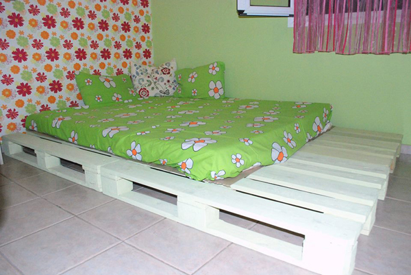 Pallet bed, pallet frame bed