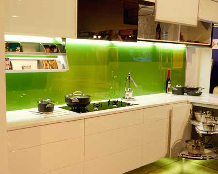 green-kitchen-glass-backsplash